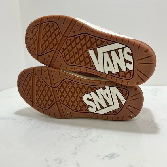 VANS UNISEX PINK AND WHITE SNEAKERS SIZE:
5 - men
6.5 - women - Picture 12 of 14